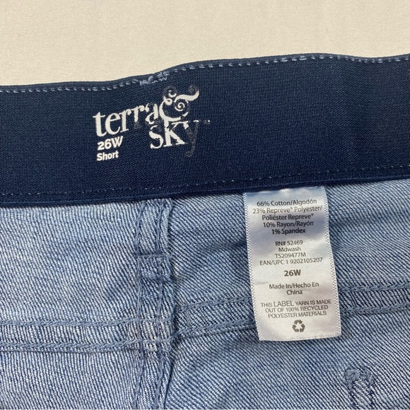 Terra & Sky Women's Blue Denim Shorts Distressed Spandex Woman’s 26W Elas Waist - Picture 2 of 7